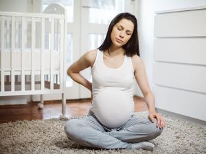 Почему болят суставы после родов: основные причины, симптомы и лечение